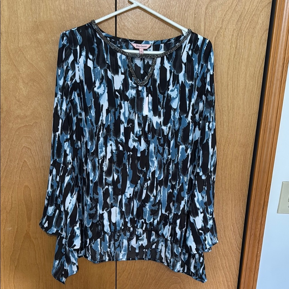 Women's Black and White Patterned Top